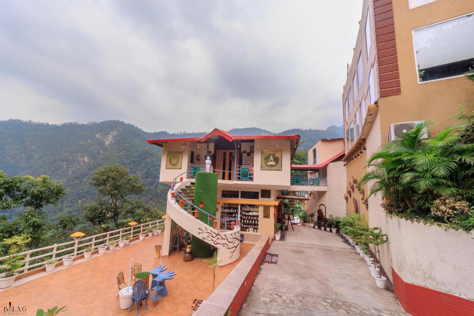 Veda5 Ayurveda & Yoga Retreat सहारा